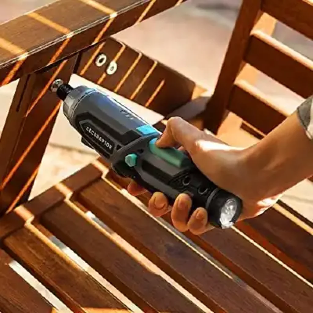 destornillador CecoRaptor Work 360 Advance atornillando