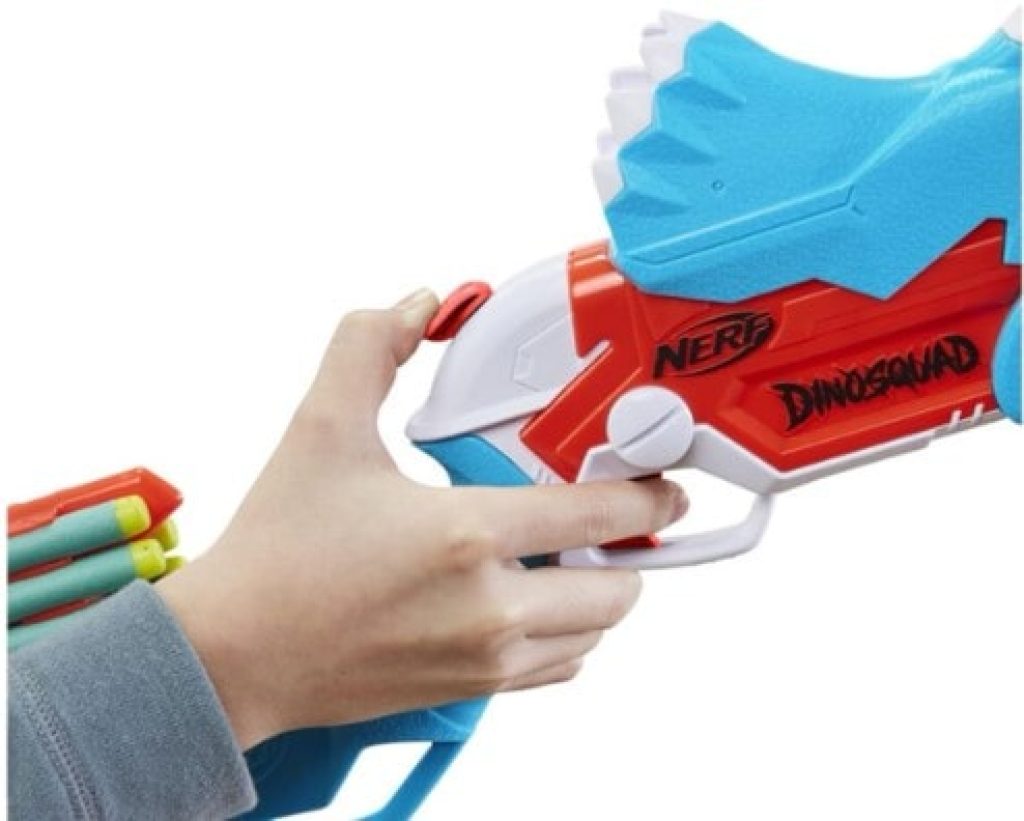 Lanzador Nerf DinoSquad Tricera-blast, carga de 3 dardos con apertura, 12 dardos Nerf, porta-dardos, diseño de dinosaurio Triceratops