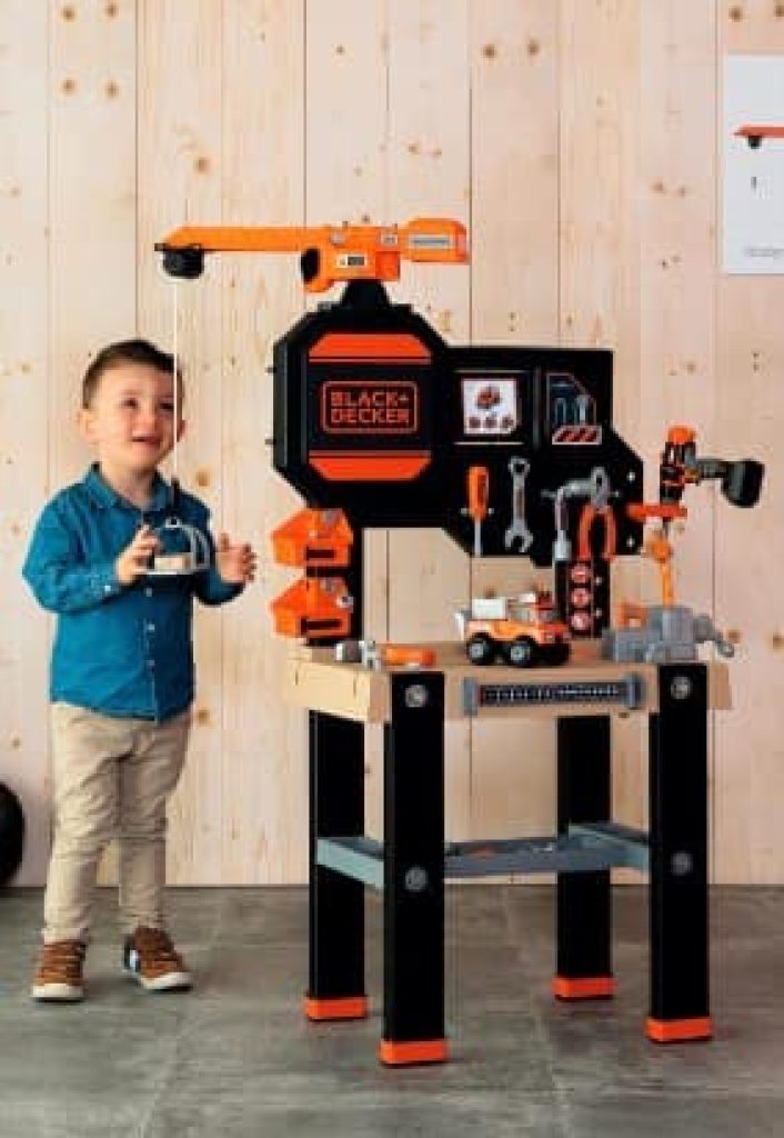 Smoby- Black & Decker Builder, Taller Banco de Trabajo de Juguete, 94 Accesorios, Taladro mecánico, Vehículo para Construir y Grúa (7600360731)