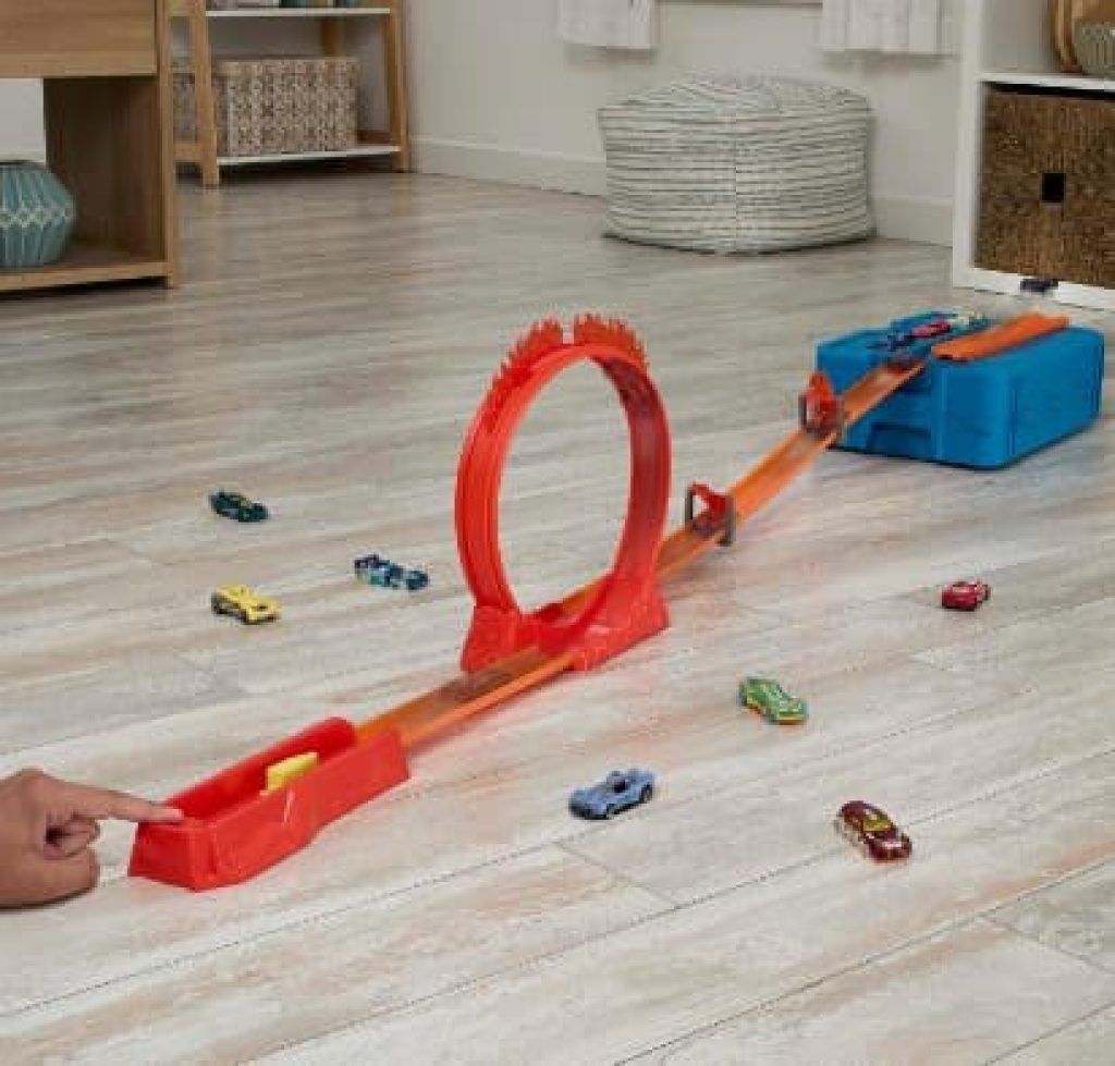Hot Wheels Track Builder Acrobacias de Fuego Pista para Coches de Juguete, Incluye 1 vehículo, +6 años (Mattel HMC04)