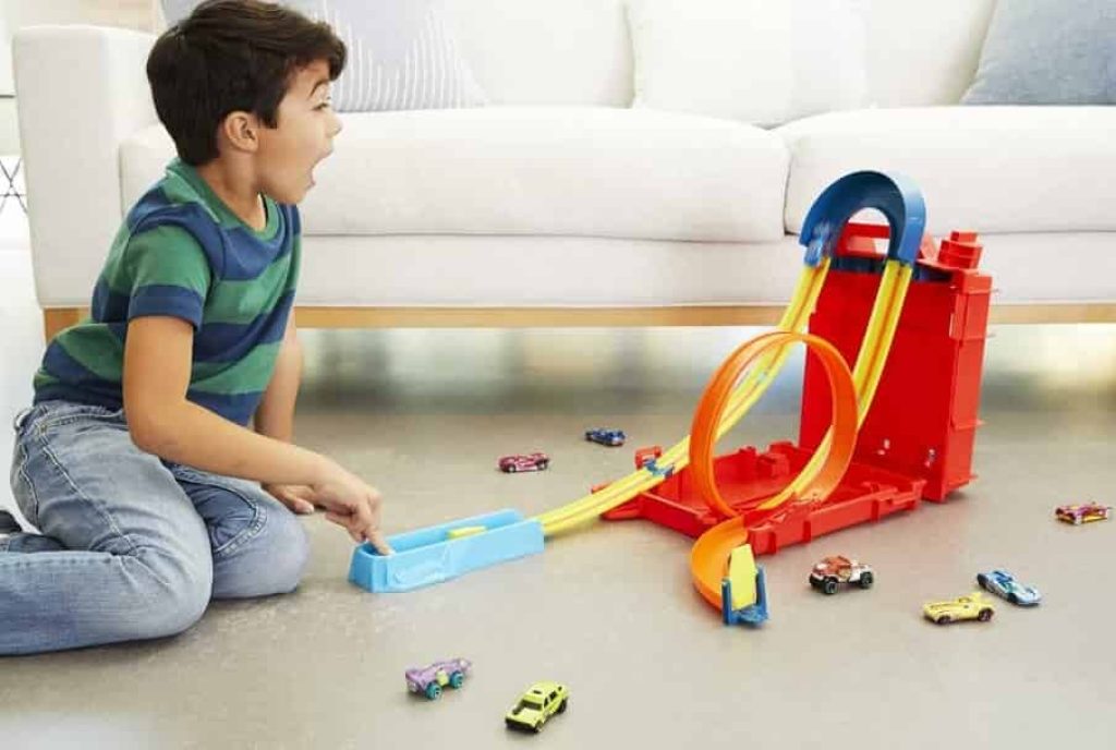 Hot Wheels Track Builder Caja Lata de Gasolina Set de Pistas para Coches de Juguete (Mattel HDX78)