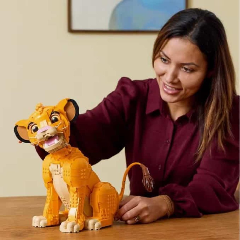 LEGO 43247 Disney: El Rey León - Simba Joven, Figura Creativa y Coleccionable para Construir, Set de Construcción Inspirado en la Película, Ideal para Fans de Disney