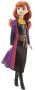 Mattel Disney Frozen 2 Anna con chaleco Muñeca con look de la película, juguete +3 años (HLW50)